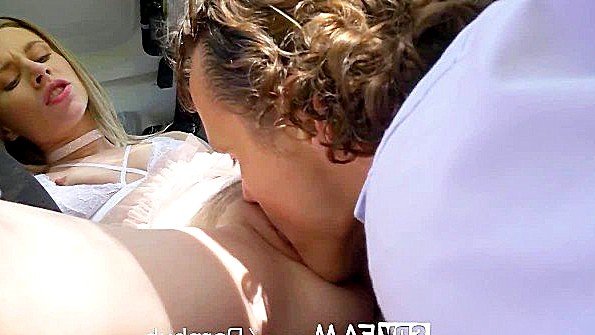 Фильм сучки: онанизм ее подруги на фотоаппарат