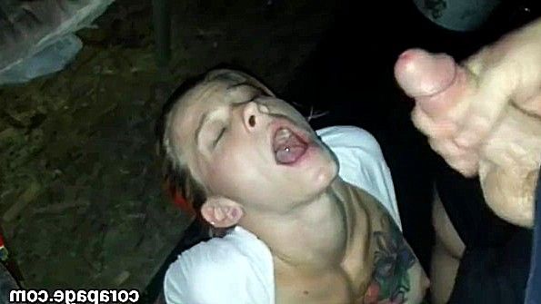 Блондинка-эпикурейка в нижнем белье занимается страстным сексом