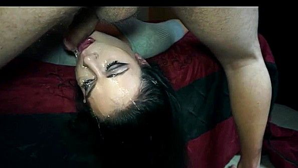 Взрослая француженка наслаждается анальным сексом с мужчиной