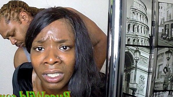 Суперинтендант возбудил Бидди, которая подвешивает свою пизду к мячу