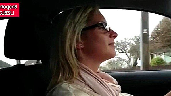 Развратная чернокожая взрослая женщина предлагает богатому человеку жесткий секс