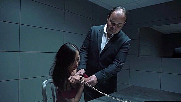 Красивая взрослая кореянка действительно может порадовать мужчину