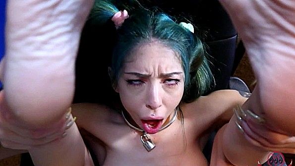 Красивая мисс страстно трахается в постели