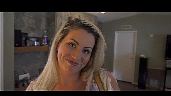 Потомство Тай сука одинока и счастлива встать на все четыре