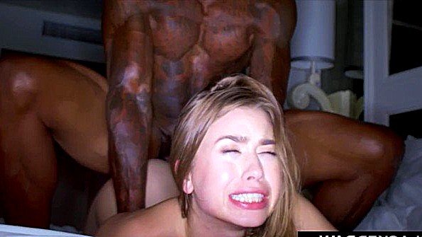 Мускулистый парень трахает бедных людей, скучать по ним трудно