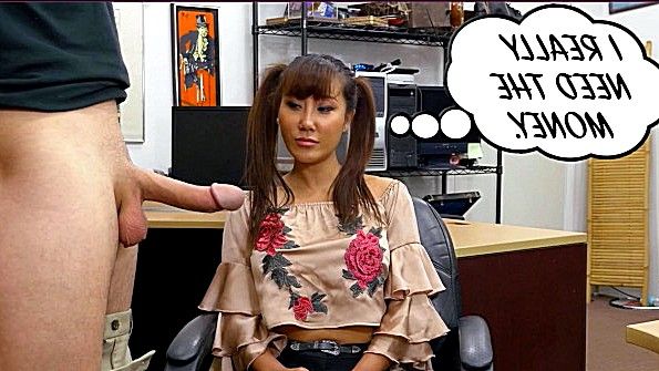 Мисс любит выставлять напоказ свою задницу и спать в ней