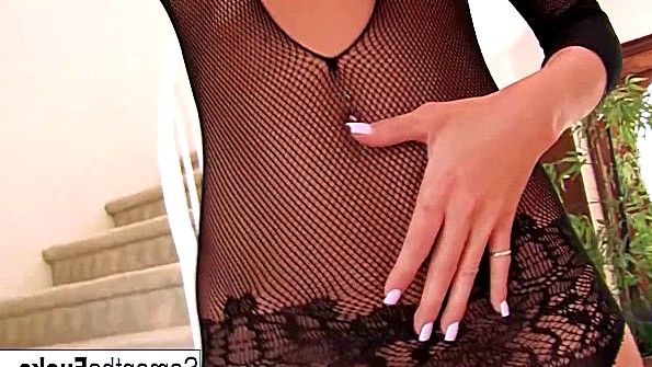 Кокетливая сучка сходит с ума от анального клоунады