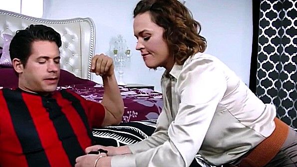 Старушки ласкают друг друга и сосут половой член мальчика