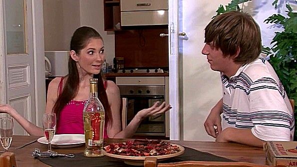 Сын переодевается в грабителя и спит со своей родительницей