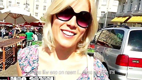 Белая сука трахает чернокожую взрослую женщину в горячем режиме