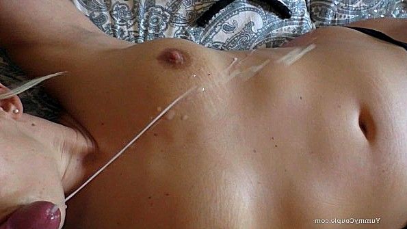 Татуировка мисс трахает двух мужчин