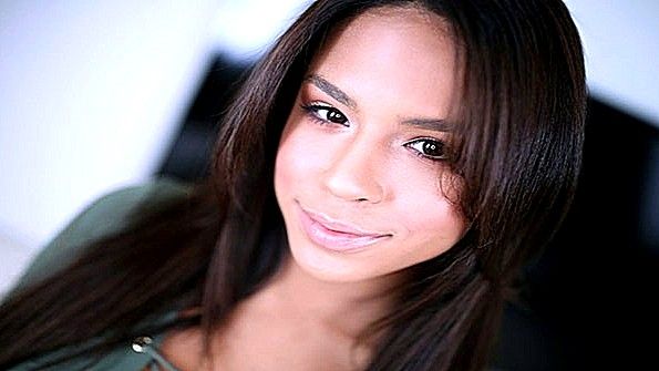 Колумбийская кокетка активно трахается в постели