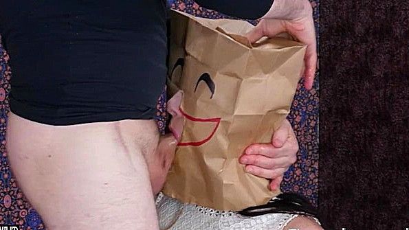 Она пришла к парню на оргию и занялась с ним сексом