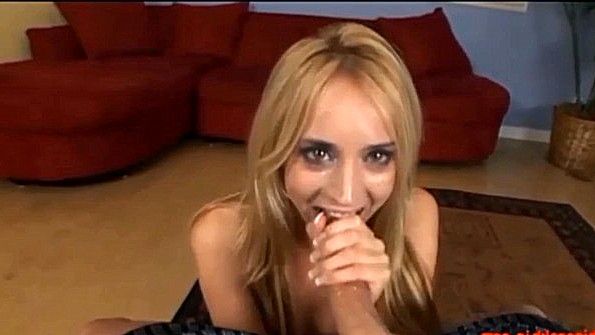 Мусульманка взрослая водит мужчину по члену и водит его