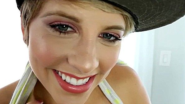 Парень хочет трахнуть чернокожую взрослую женщину трудно и доставить ей удовольствие