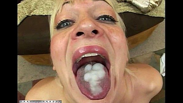 Потрясающая красотка заслуживает анального секса