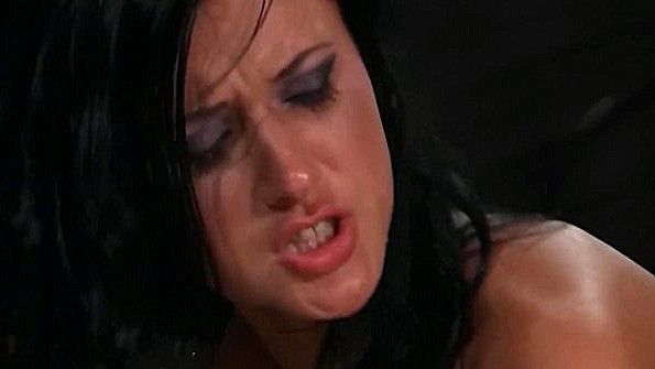 Замужняя женщина сосет член своего мужа и наслаждается этим