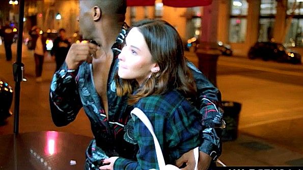 Немецкая мисс активно занимается сексом с креативной личностью пикапа