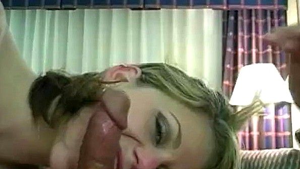 Возбужденная чернота взрослой женщины воля заснуть вместе трудно