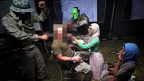 Она разделась перед своим бригадиром и занялась с ним сексом втроем