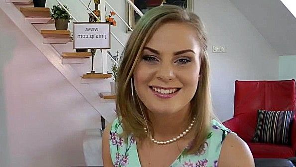 Взрослая женщина-мулатка не стесняется заниматься грубым сексом с чернокожим мужчиной