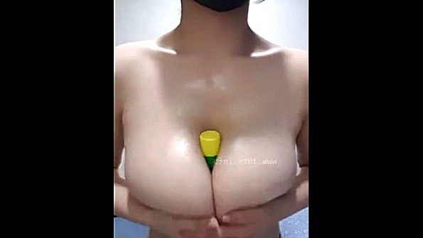 Сынок, богатый, ты видишь свою сестру? Я нигде её не могу найти!