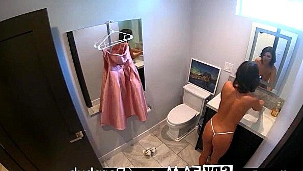 Красота ведущей шеренги в интимной одежде выражает развращенность