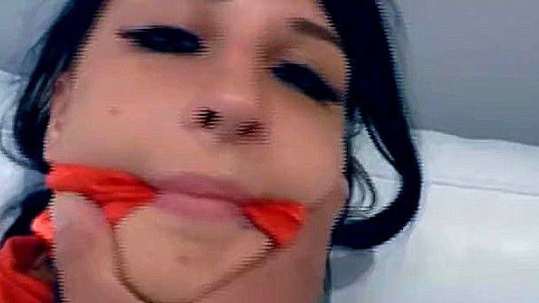 Две кокетливые девушки устроили сеанс естественного секса с чернокожим парнем