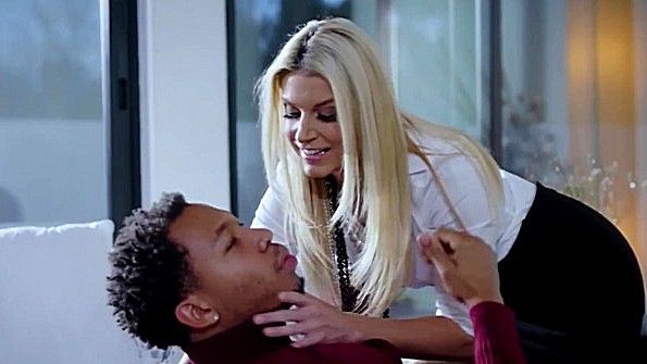 Мы с моей пиздой на двухбазовом водотоке. Мы кончаем на лапландском клипе :)