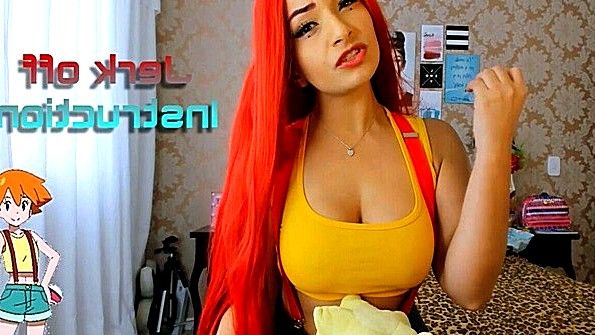 Она ездит на скачках чернокожего человека и ожидает испытать восторг