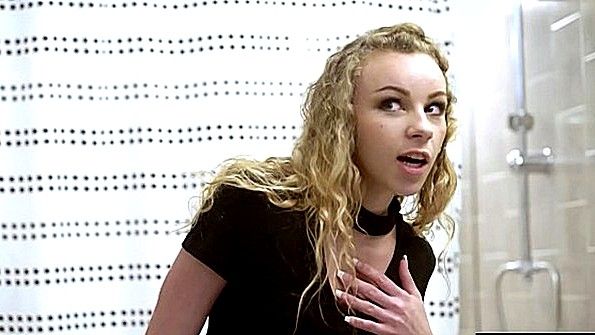 Гимнастка решила мастурбировать во время выступления