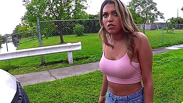 Крошка-писк и продолжает трахаться со своим любовником