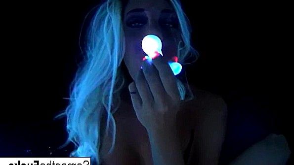 Китайские шлюхи в колготках вместе в постели