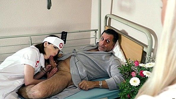 Азиатский любитель стонет во время секса