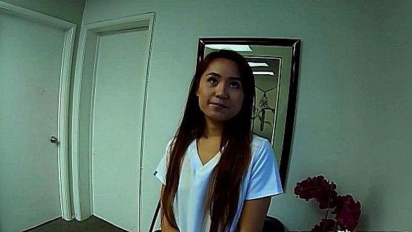 Уклонение от секса с завязанными глазами и оральный экзамен от ее друга