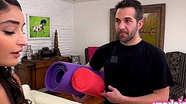 Черная волшебница предлагает заняться с ней сексом