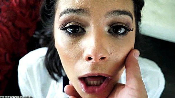 Выходка с сосанием члена сделала необычное отверстие в стене