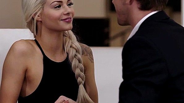 Она села пиздой на лицо мужчины и получила от этого удовольствие