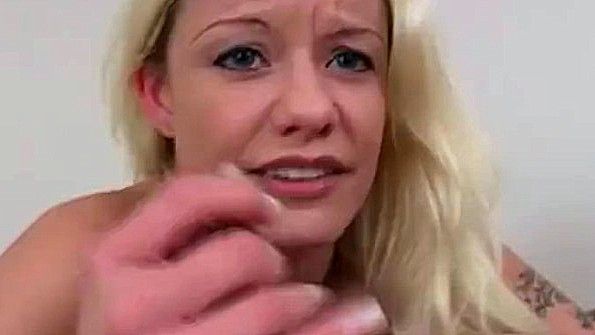 Пленник трахает шлюху в своей камере