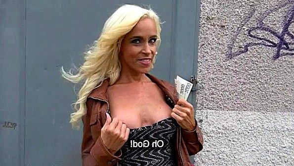 Мускулистый парень трахает красотку на кастинге