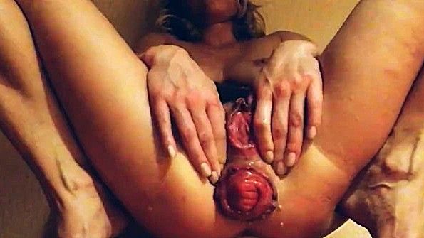 Сучка получила по-настоящему большой член в свою задницу