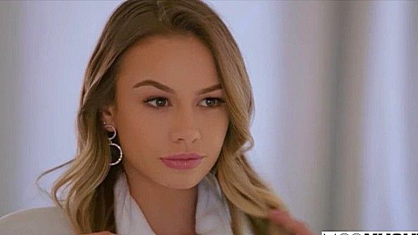 Пышногрудая волшебница трахает своего инструктора