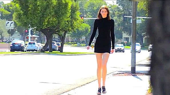 Онанизм в поле и горячий минет у шлюхи