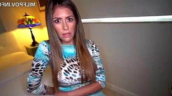 Татуированный парень трахает азиатскую взрослую женщину трудно, пока она не сойдет с ума