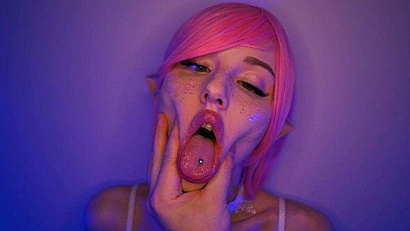 Женщина трахается нежно и получает естественное удовольствие