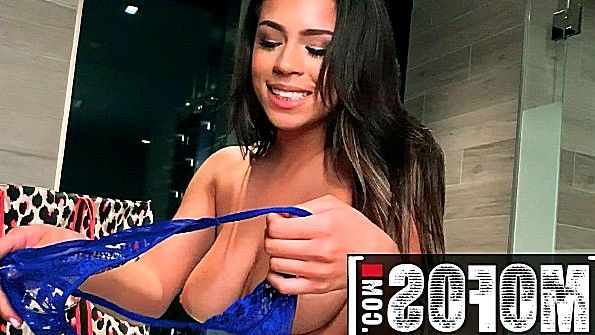 Пассажир предлагает богатому человеку заняться сексом с водителем такси