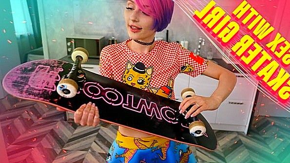 Красотка в непристойном бикини соблазняет капитана