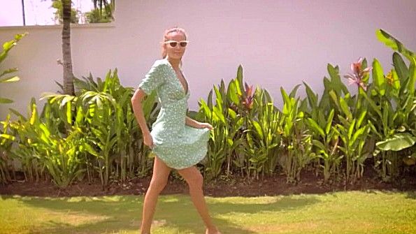 Страстный и грубый секс с загорелой блондинкой в ​​отеле