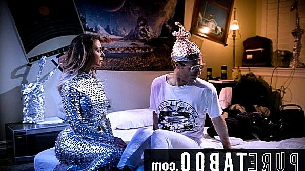 Горячая девушка лишена возможности сосать член в дайджесте