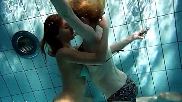 Очень животный оральный секс с молодой женщиной